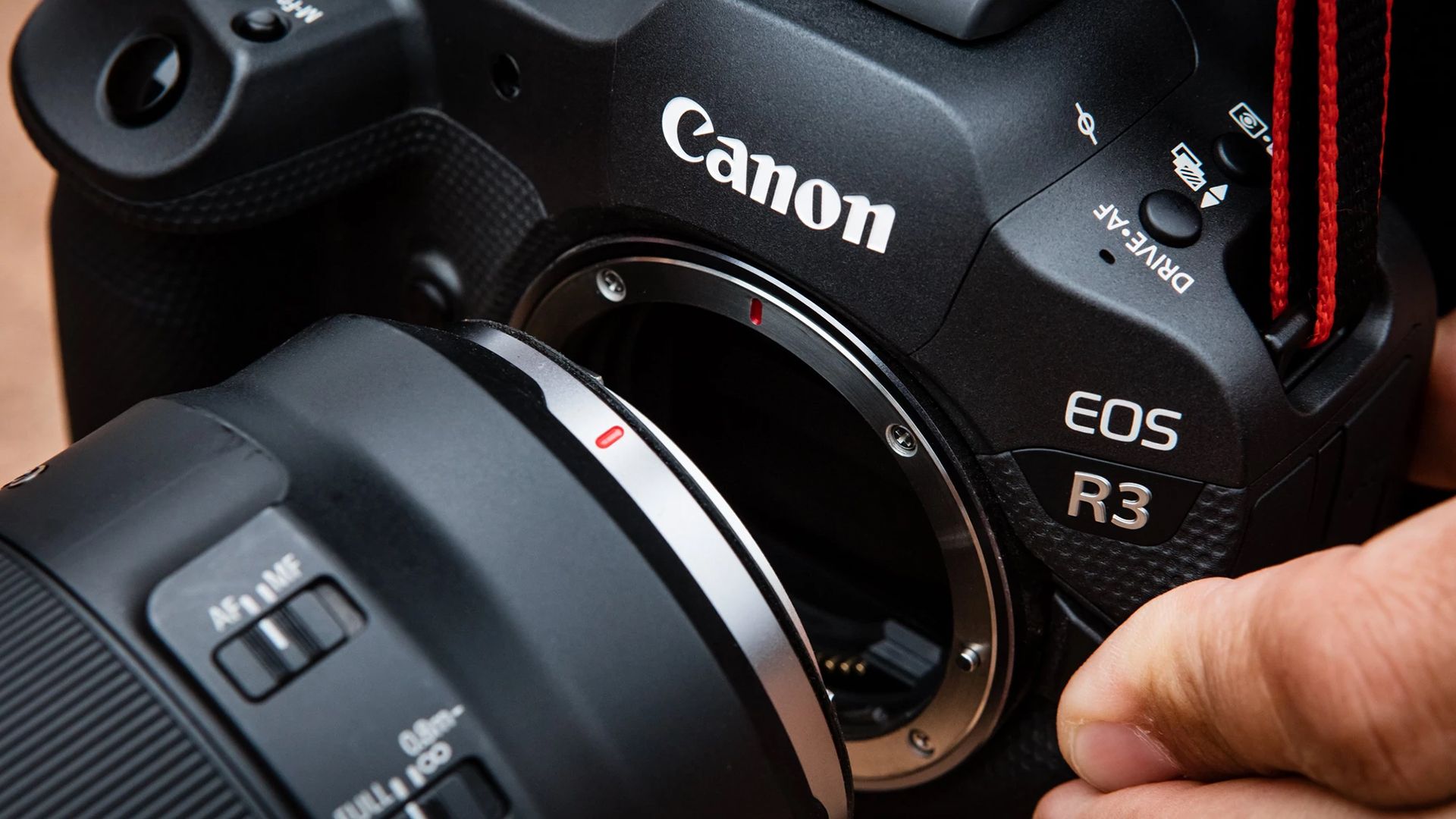 EOS R5 C : Canon dévoile un nouvel appareil photo qui a tout d'une
